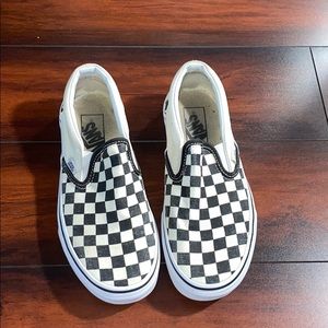 Black checkers looks faded in pic but are not